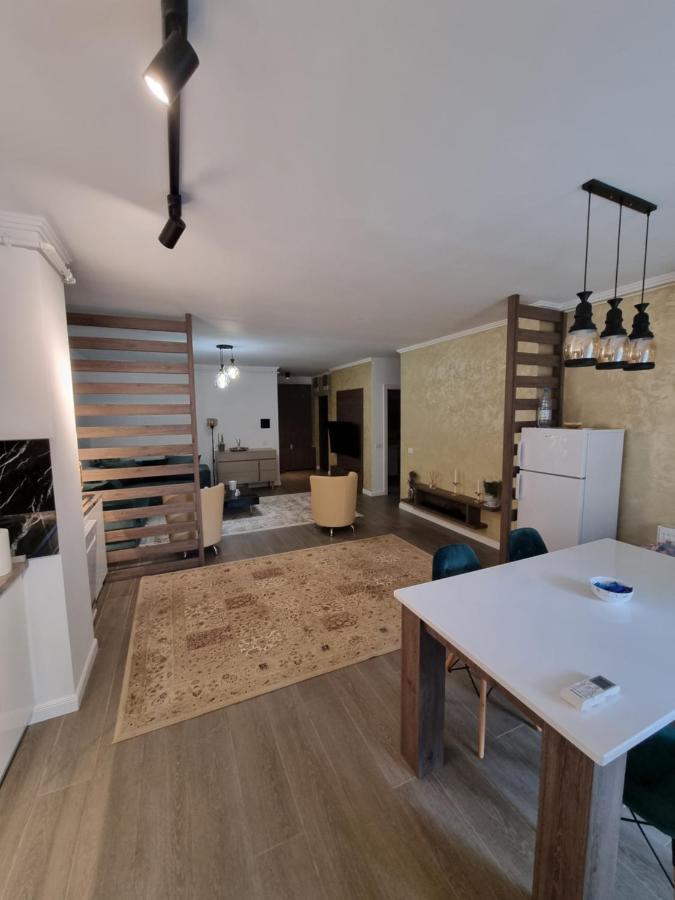 Apartament Superb In Regim Hotelier- Arad Plaza Exterior foto